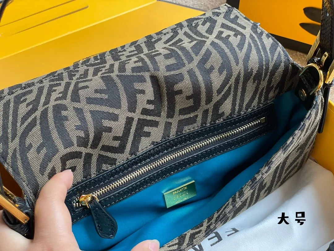 EN   Designer bags by Fendi 228