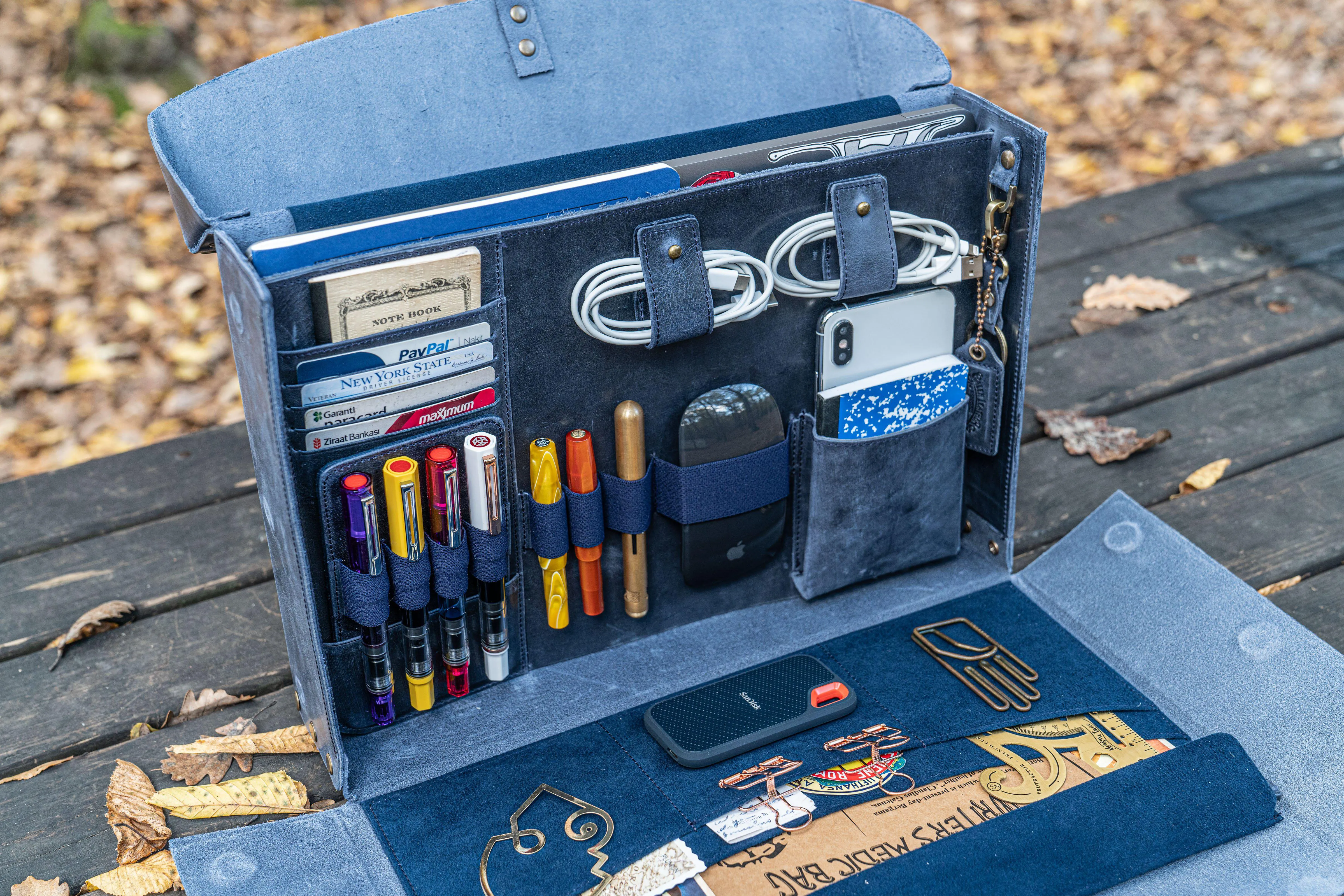 Writer's Medic Bag - XLarge Crazy Horse Navy Blue